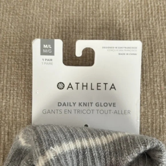NWT Athleta Daily Knit Gray & White Winter Gloves Size Medium Large - Picture 4 of 7